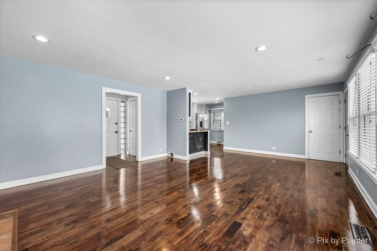 321 E Ardmore Avenue, Roselle, IL 60172