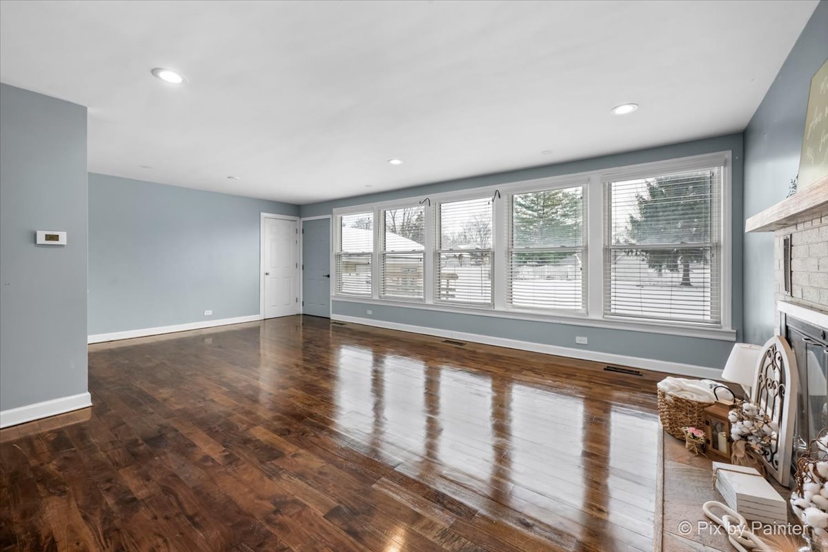 321 E Ardmore Avenue, Roselle, IL 60172