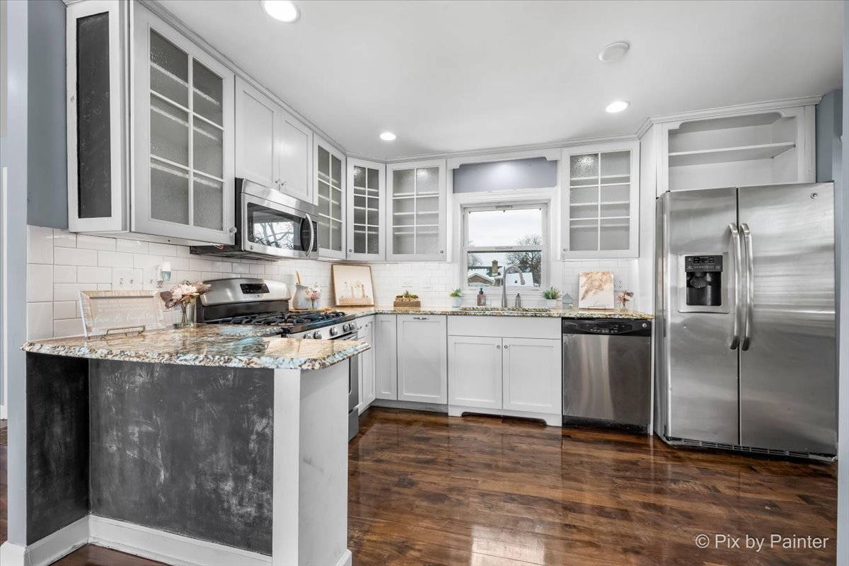 321 E Ardmore Avenue, Roselle, IL 60172