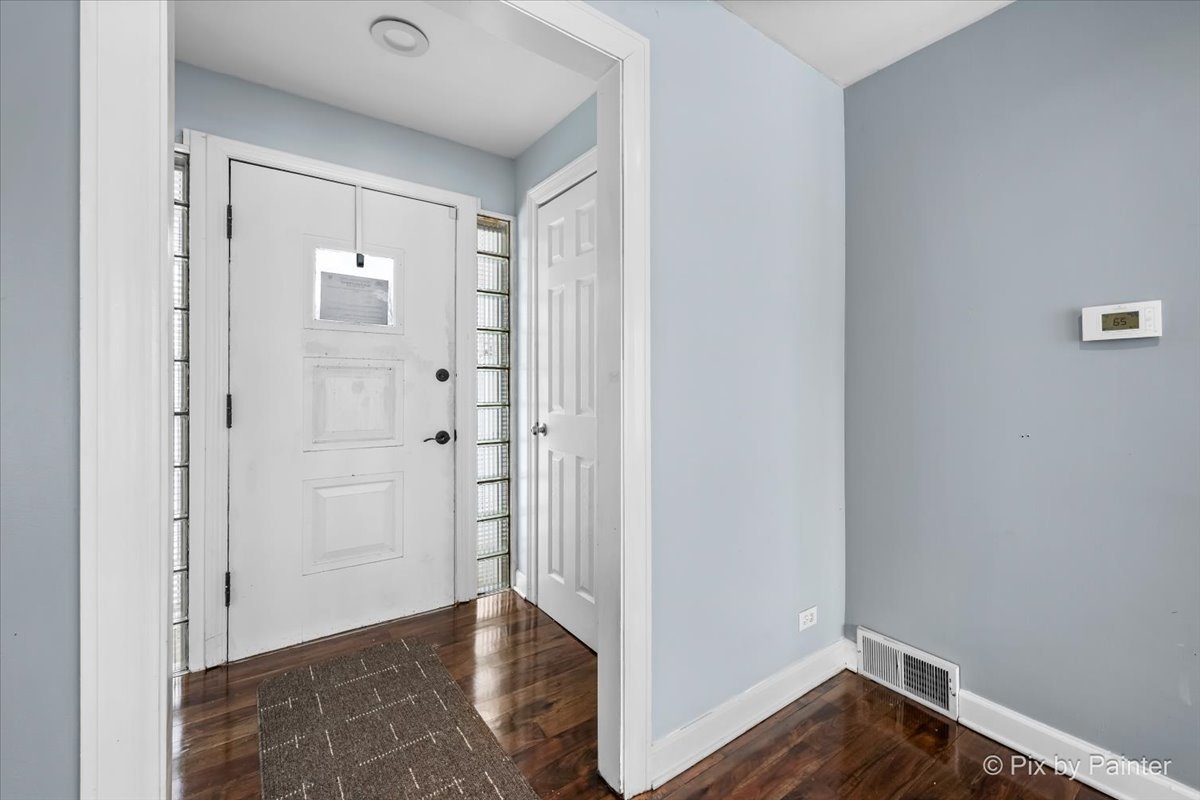 321 E Ardmore Avenue, Roselle, IL 60172