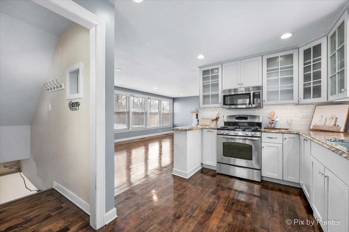 321 E Ardmore Avenue, Roselle, IL 60172