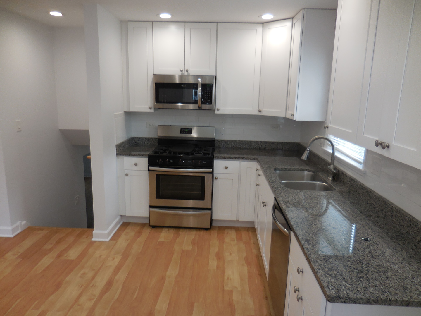 33 N RAMMER Avenue, Arlington Heights, IL 60004