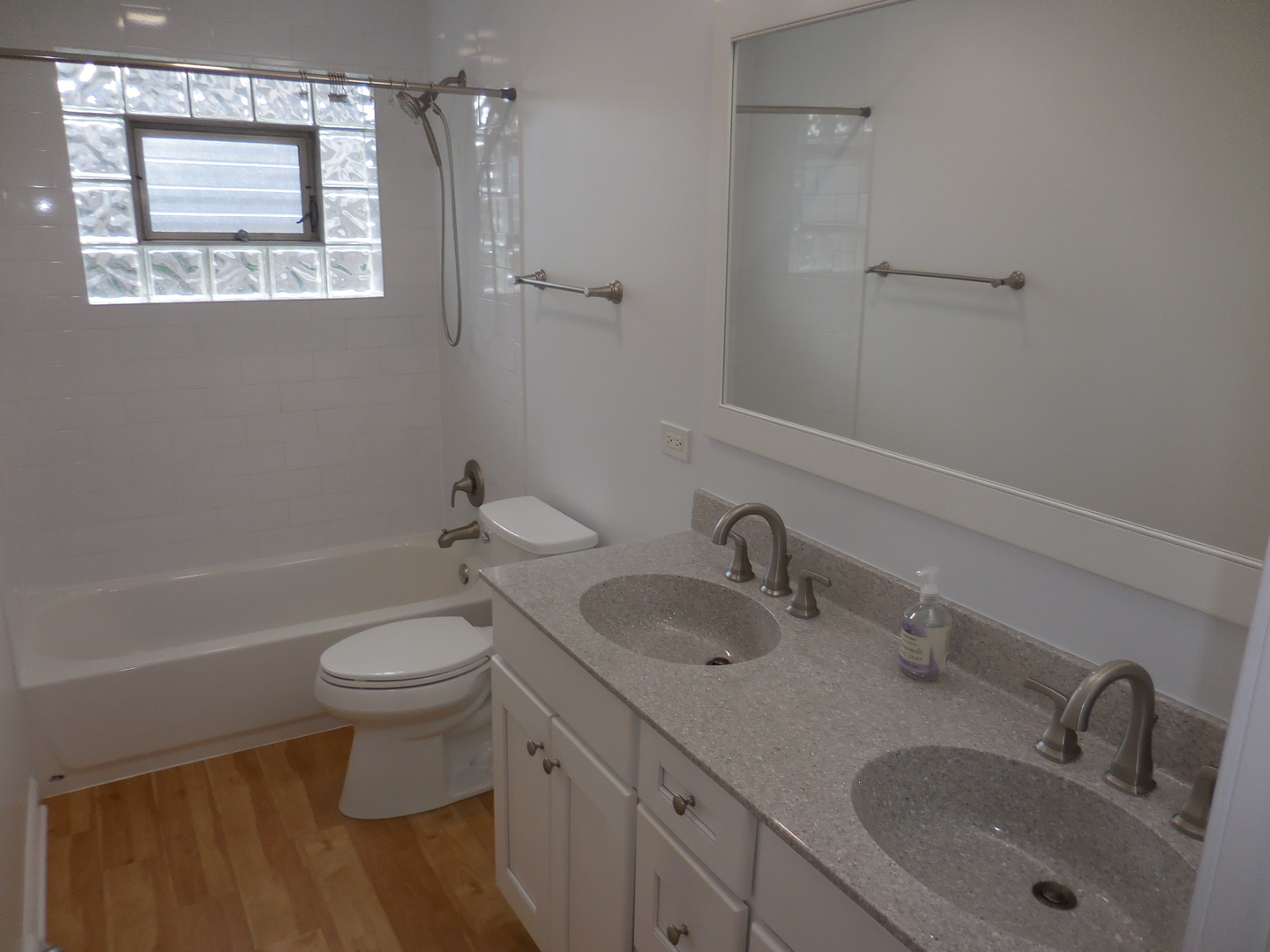 33 N RAMMER Avenue, Arlington Heights, IL 60004