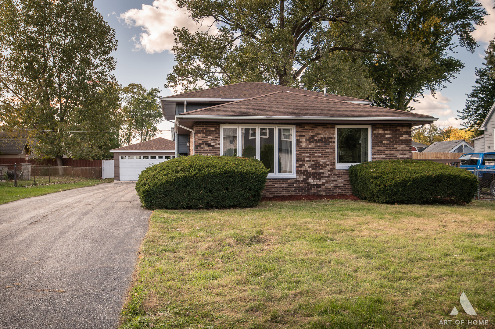 10956 S Nagle Avenue, Worth, IL 60482