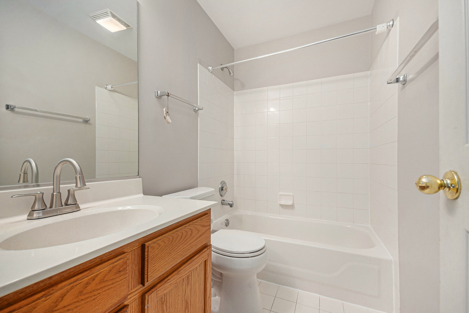 921 Parkhill Circle, Aurora, IL 60502