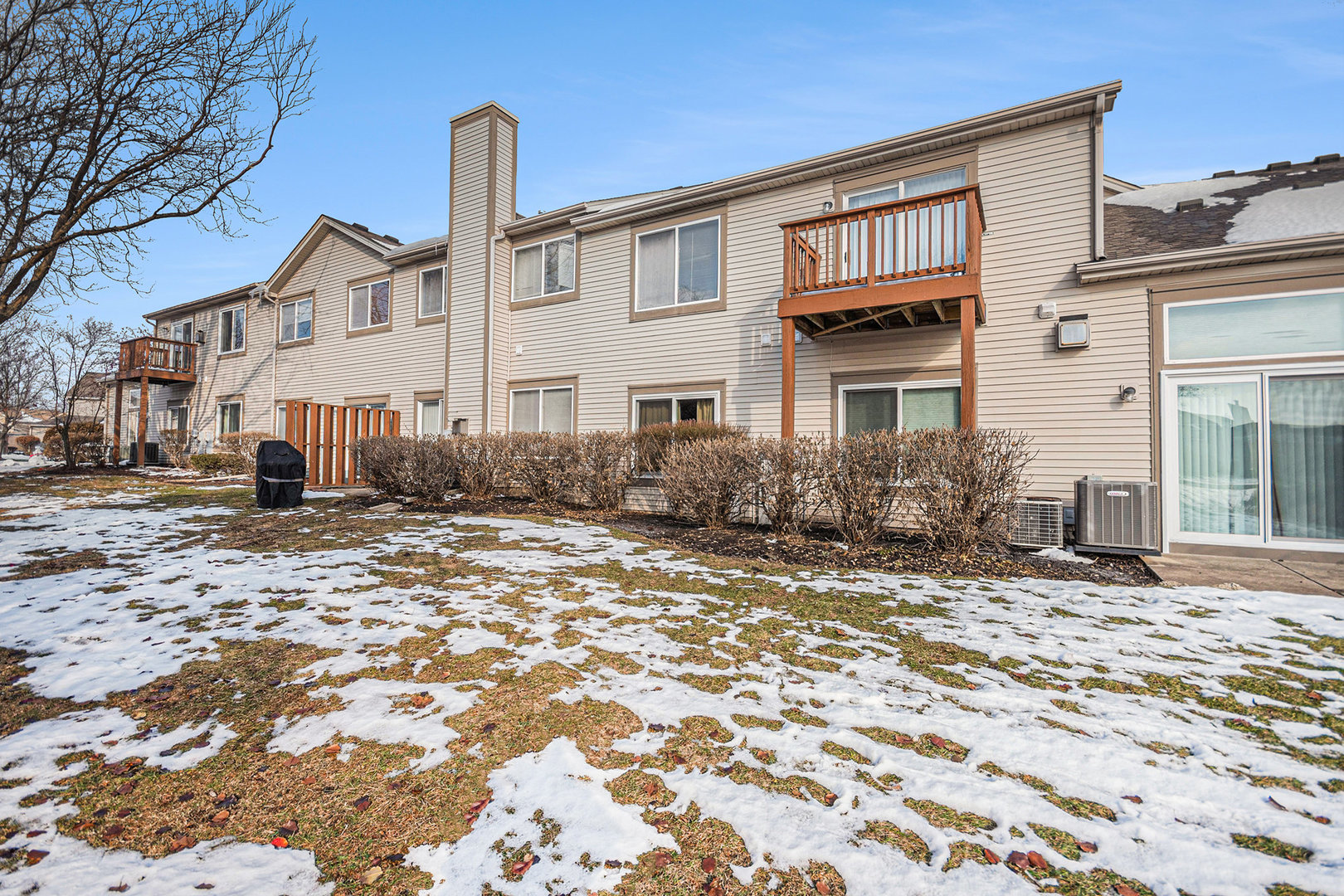 921 Parkhill Circle, Aurora, IL 60502