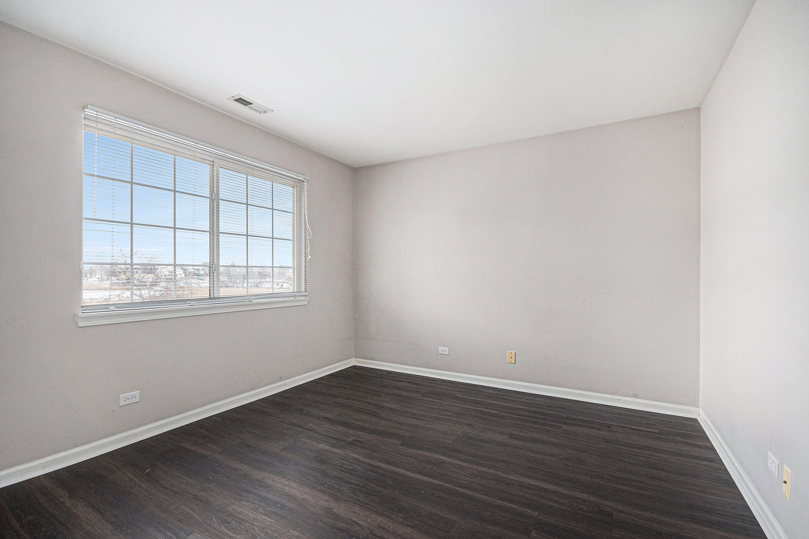 921 Parkhill Circle, Aurora, IL 60502