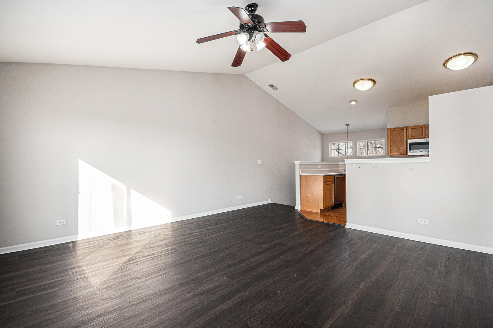 921 Parkhill Circle, Aurora, IL 60502