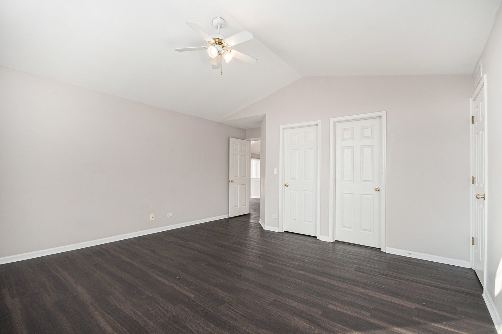 921 Parkhill Circle, Aurora, IL 60502