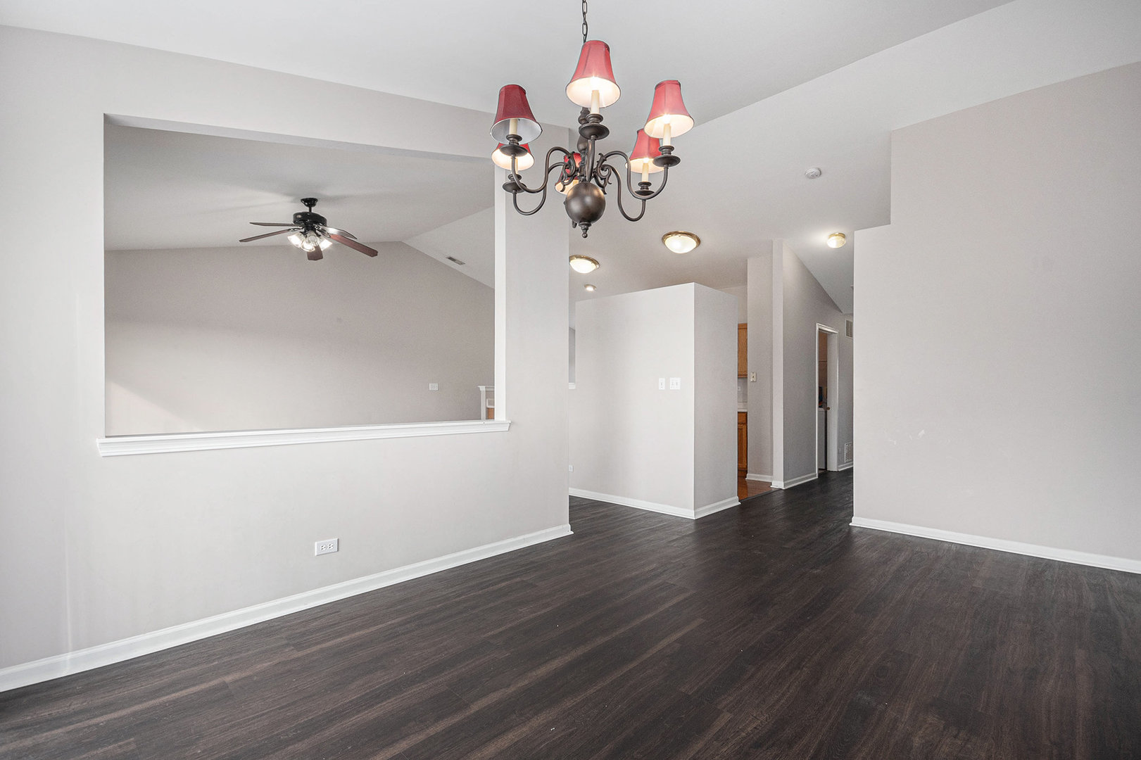 921 Parkhill Circle, Aurora, IL 60502