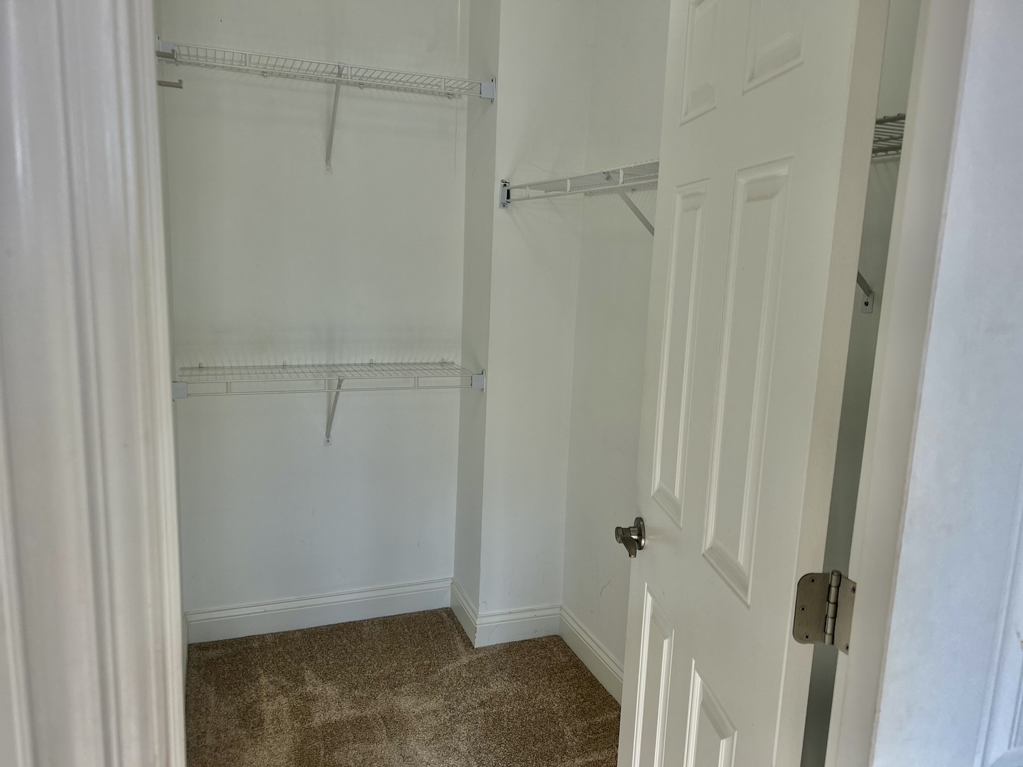 31 Foxcroft Road #207, Naperville, IL 60565