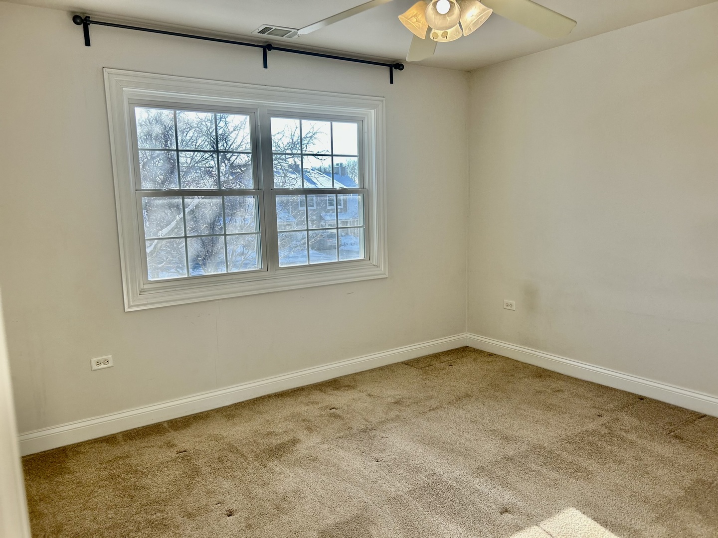 31 Foxcroft Road #207, Naperville, IL 60565