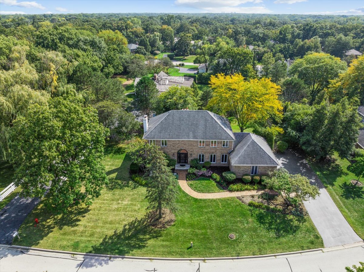 304 Surrey Lane, Lincolnshire, IL 60045