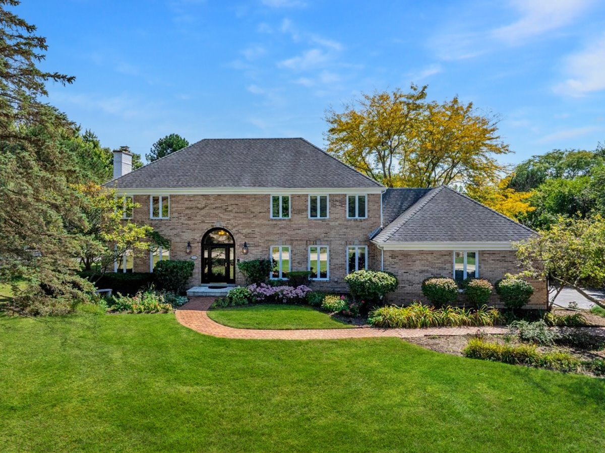 304 Surrey Lane, Lincolnshire, IL 60045