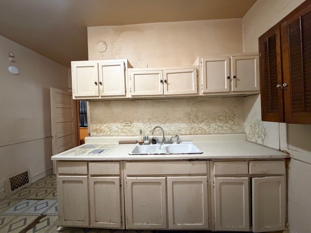 5022 W WINNEMAC Avenue, Chicago, IL 60630