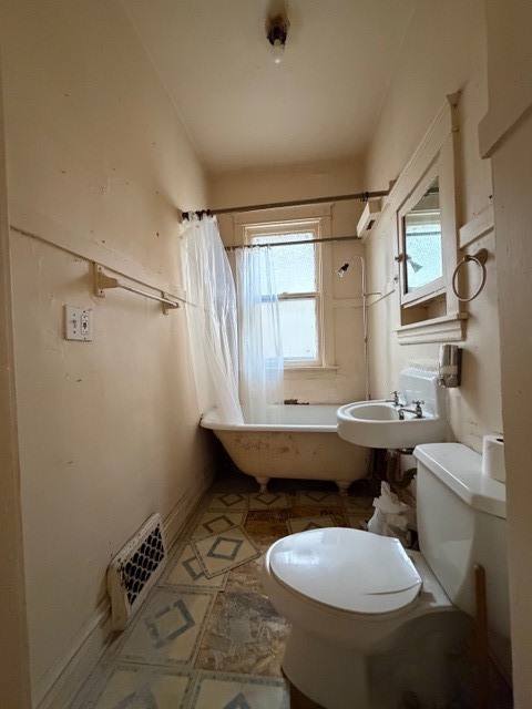 5022 W WINNEMAC Avenue, Chicago, IL 60630