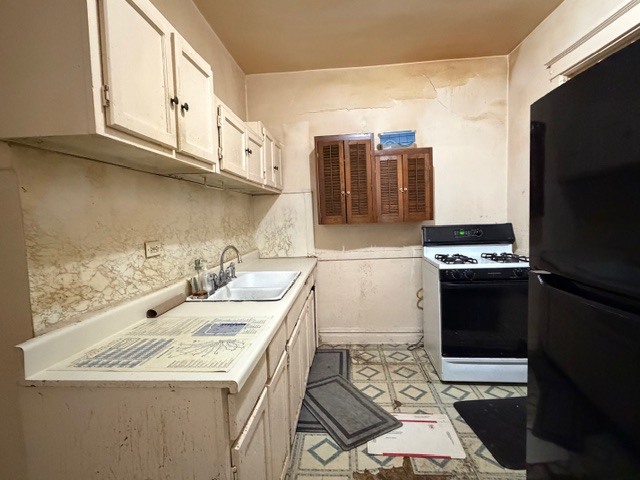 5022 W WINNEMAC Avenue, Chicago, IL 60630