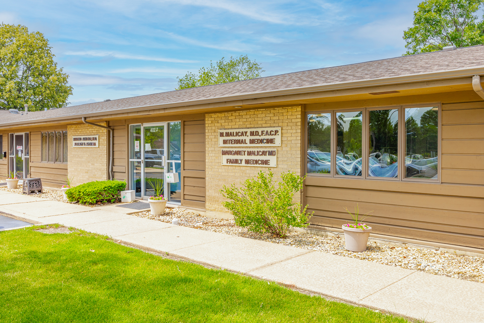 402 W Boughton Road, Bolingbrook, IL 60440