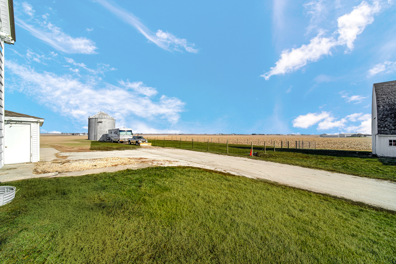 9825 E 11000n Road, Grant Park, IL 60940