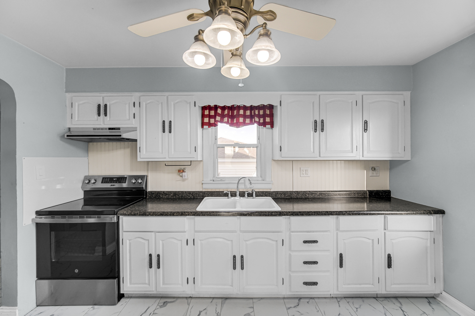 9825 E 11000n Road, Grant Park, IL 60940