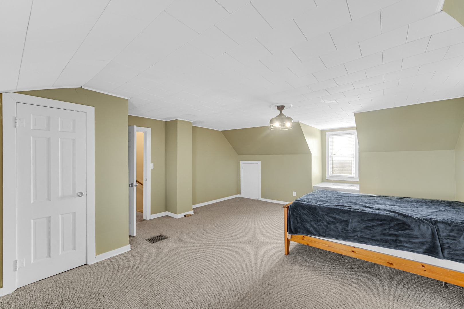 9825 E 11000n Road, Grant Park, IL 60940