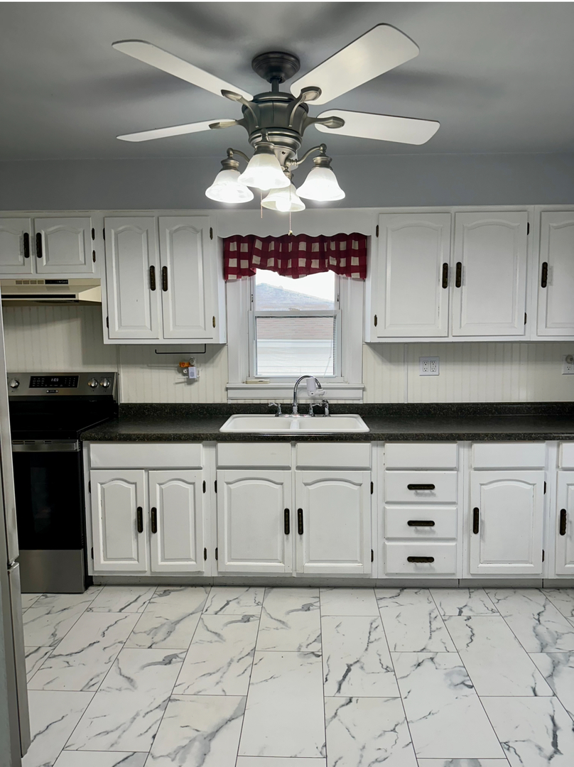 9825 E 11000n Road, Grant Park, IL 60940