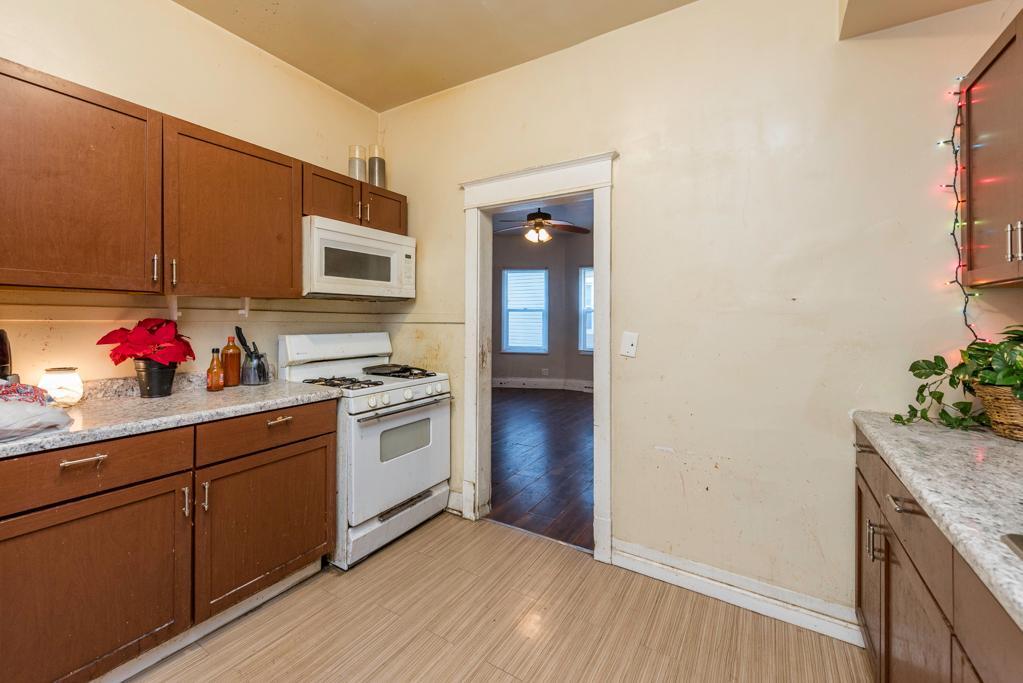 832 Lenox Avenue, Waukegan, IL 60085