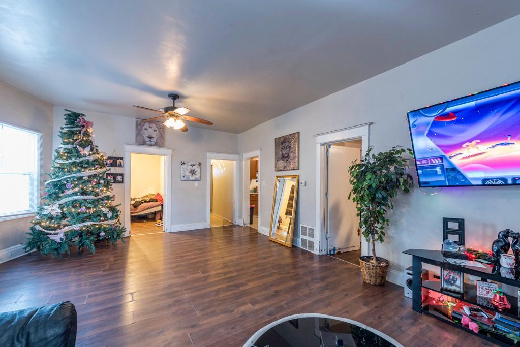 832 Lenox Avenue, Waukegan, IL 60085