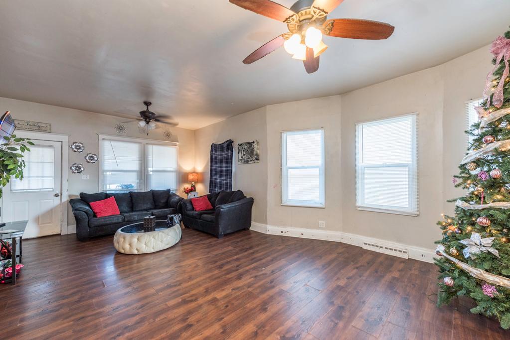 832 Lenox Avenue, Waukegan, IL 60085