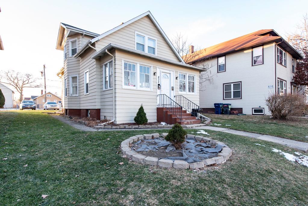 832 Lenox Avenue, Waukegan, IL 60085