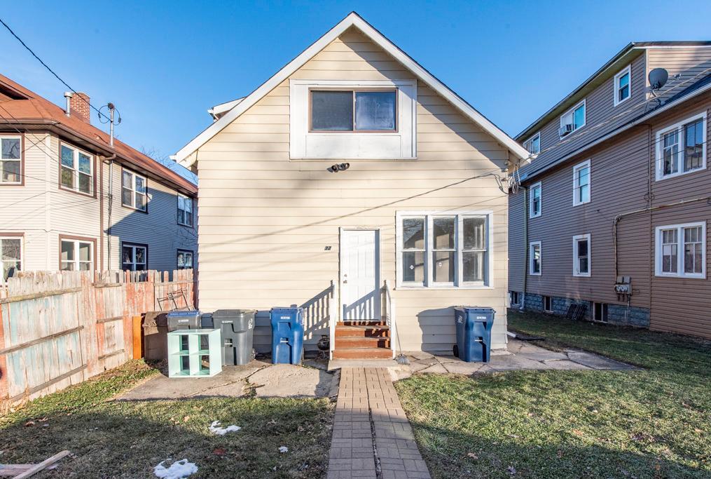 832 Lenox Avenue, Waukegan, IL 60085