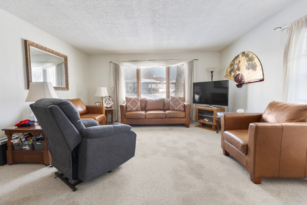 739 DELPHIA Avenue, Elk Grove Village, IL 60007