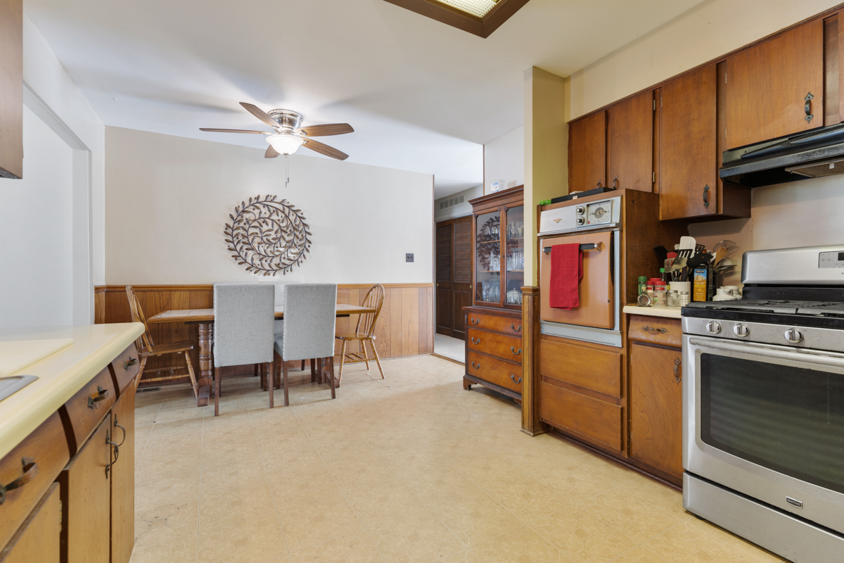 739 DELPHIA Avenue, Elk Grove Village, IL 60007