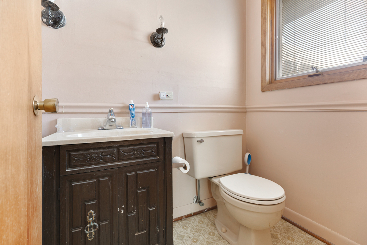 739 DELPHIA Avenue, Elk Grove Village, IL 60007