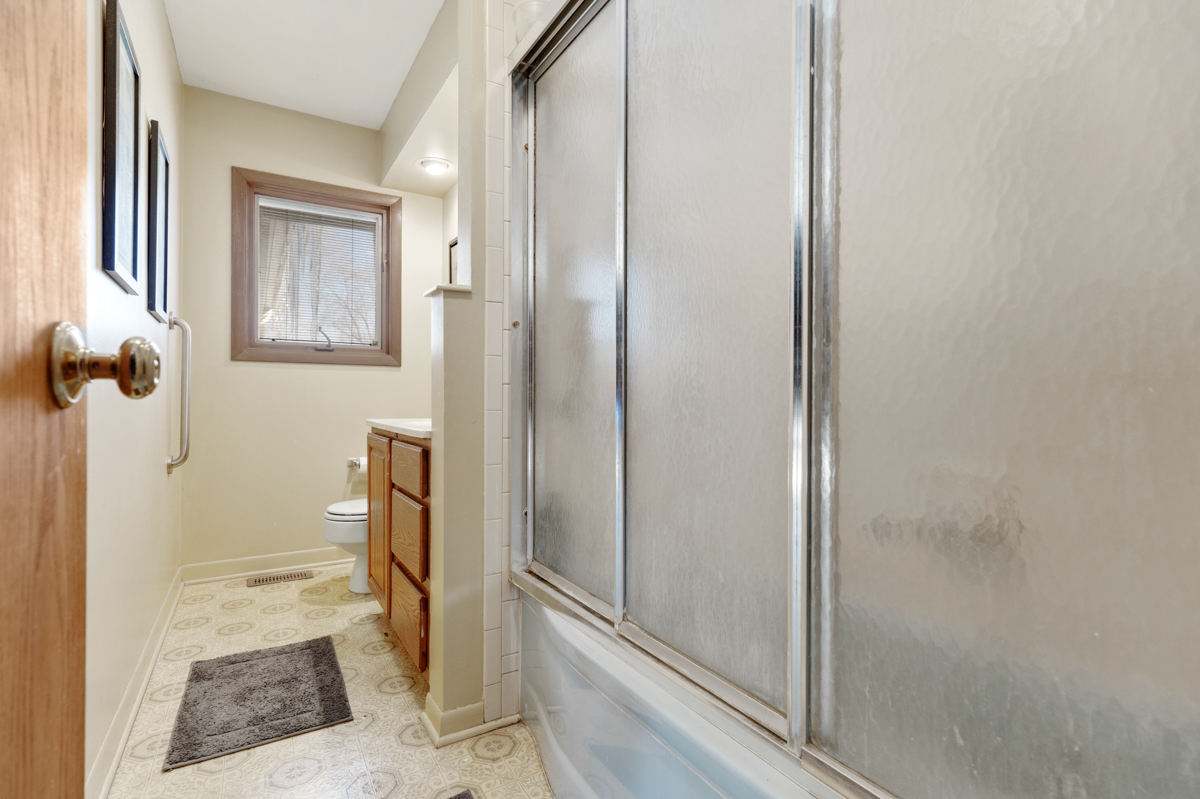 739 DELPHIA Avenue, Elk Grove Village, IL 60007