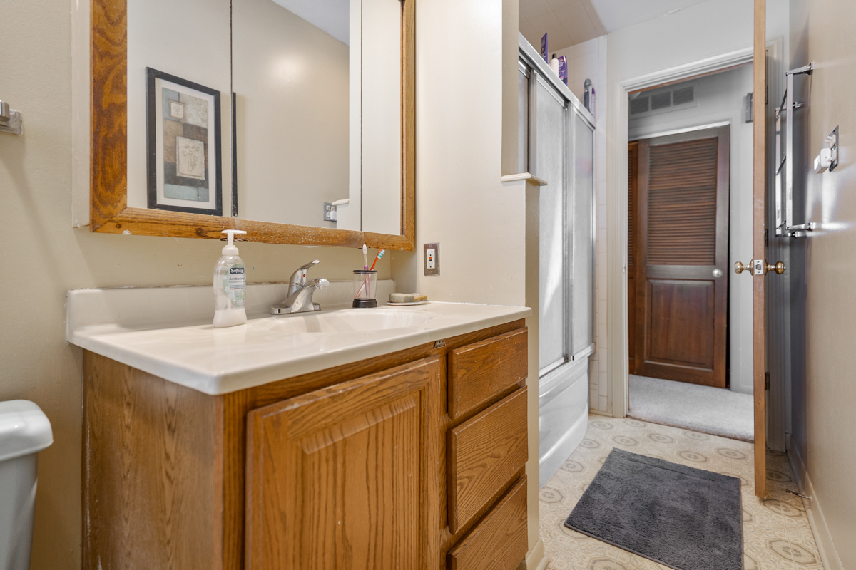 739 DELPHIA Avenue, Elk Grove Village, IL 60007