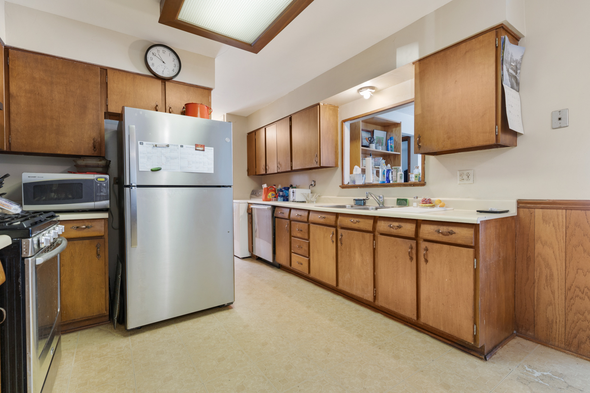 739 DELPHIA Avenue, Elk Grove Village, IL 60007