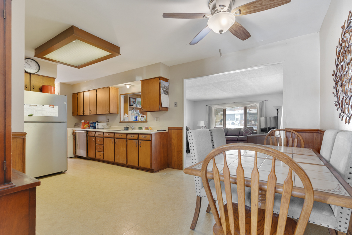 739 DELPHIA Avenue, Elk Grove Village, IL 60007