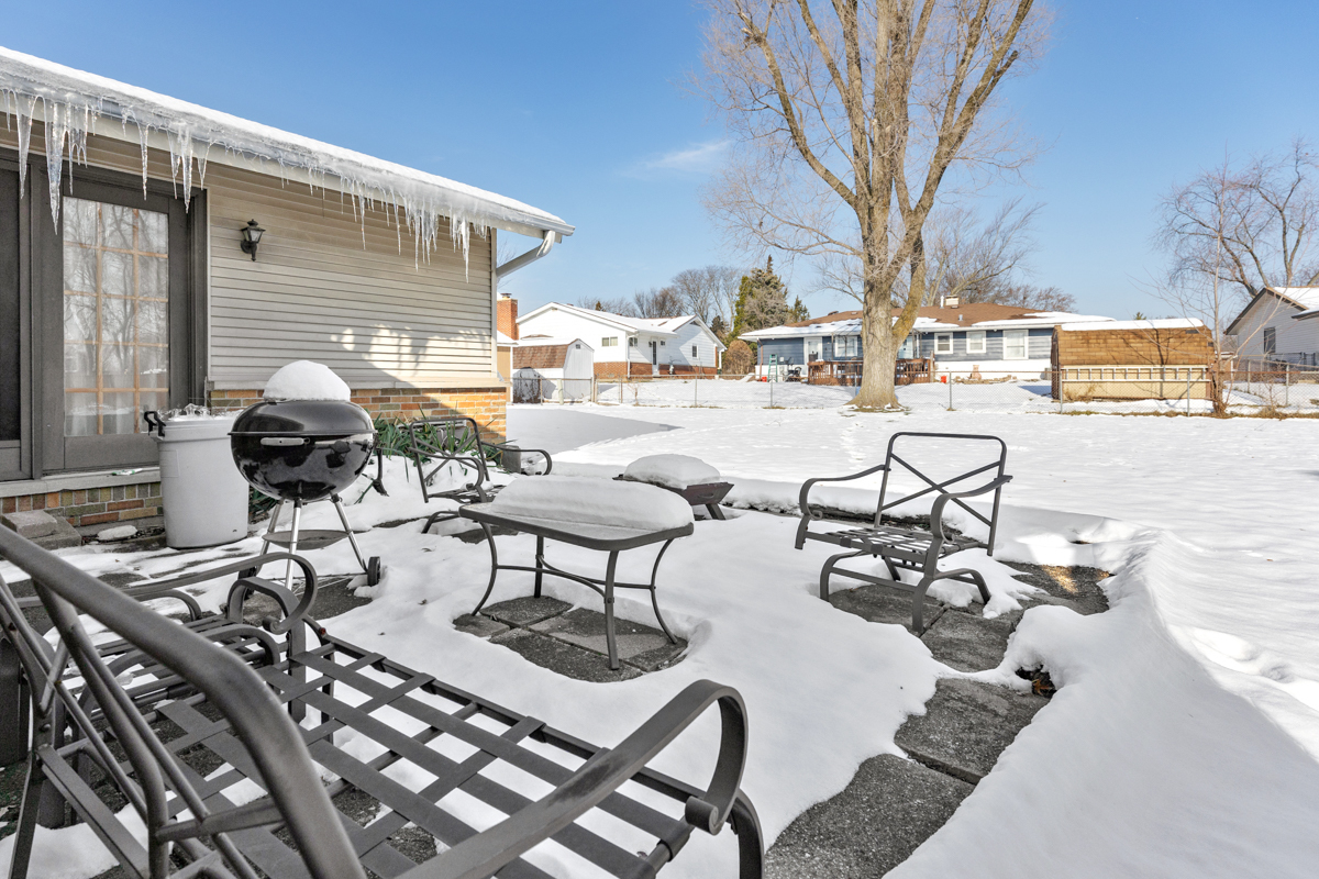 739 DELPHIA Avenue, Elk Grove Village, IL 60007