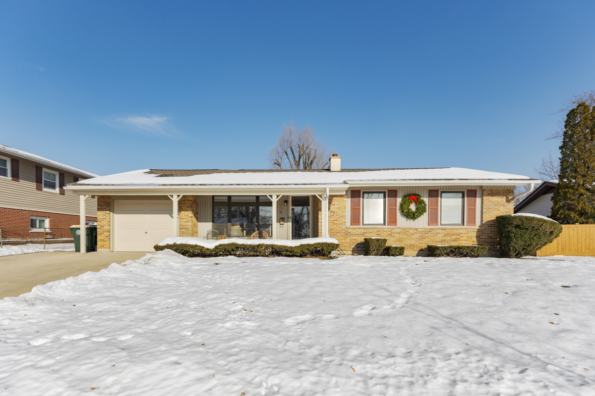 739 DELPHIA Avenue, Elk Grove Village, IL 60007