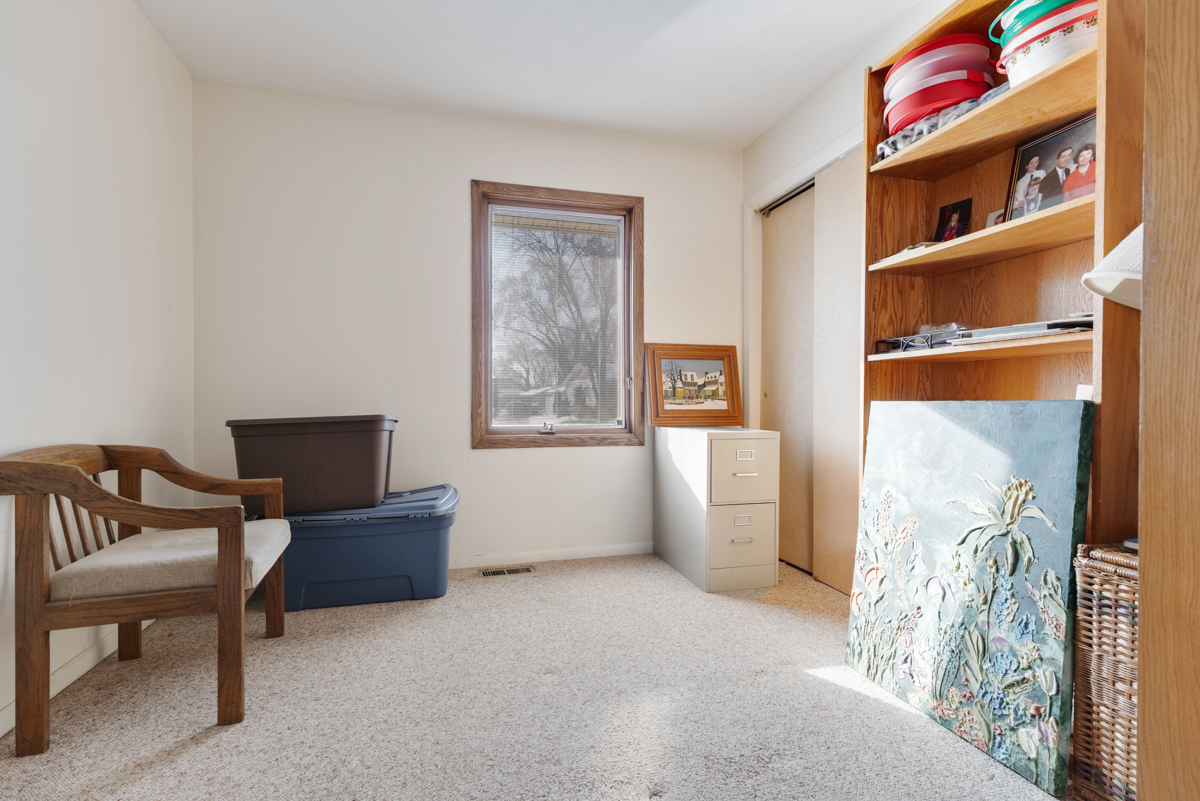 739 DELPHIA Avenue, Elk Grove Village, IL 60007