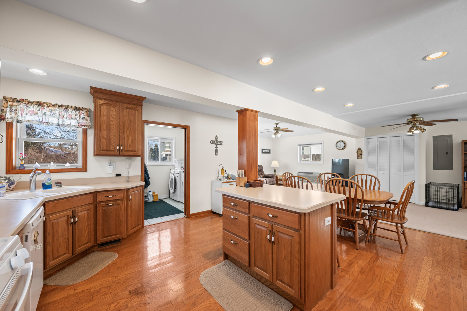 1610 N Chestnut Avenue, Arlington Heights, IL 60004