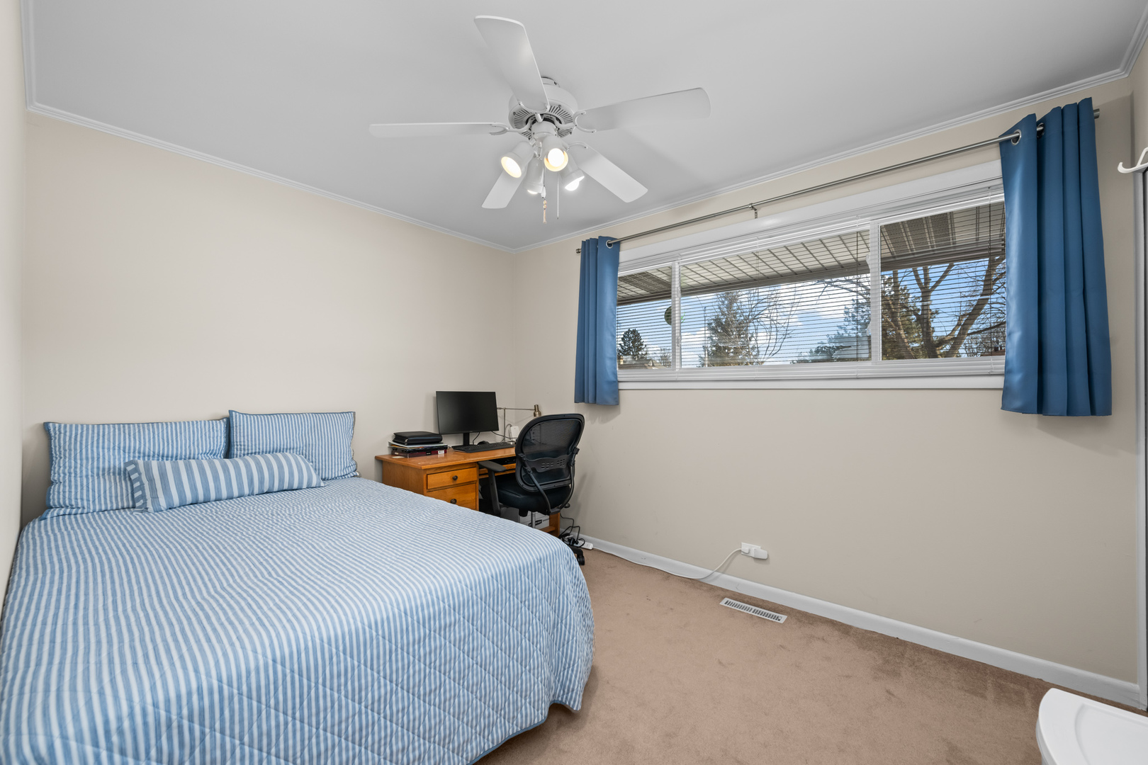 1610 N Chestnut Avenue, Arlington Heights, IL 60004