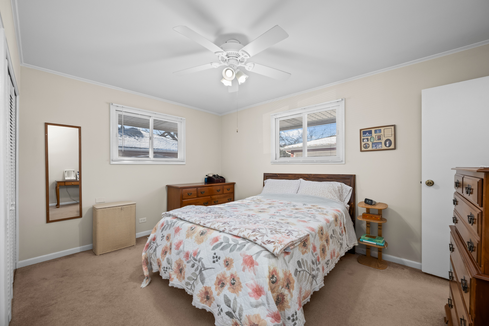 1610 N Chestnut Avenue, Arlington Heights, IL 60004