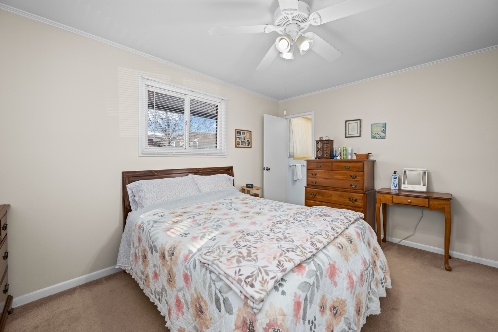 1610 N Chestnut Avenue, Arlington Heights, IL 60004