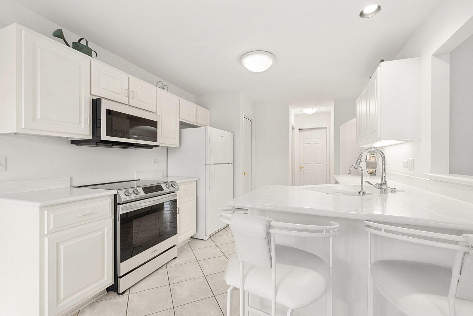 18332 Pond View Court, Tinley Park, IL 60477