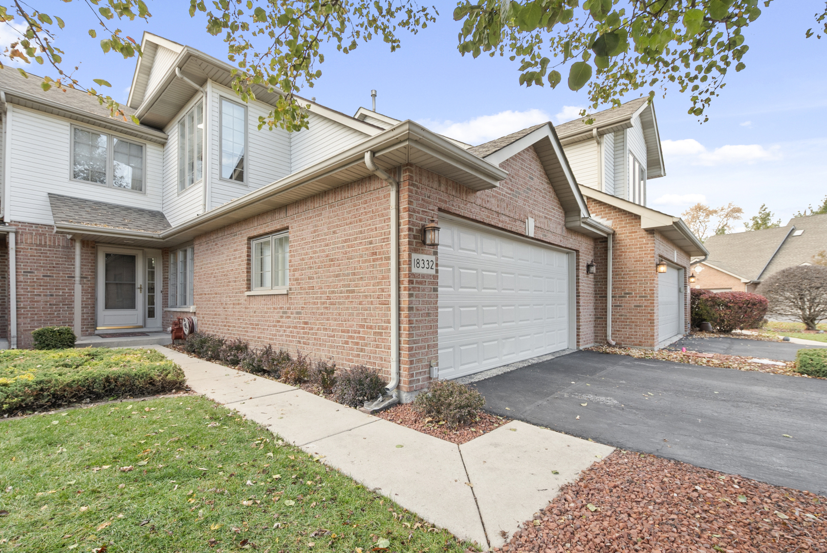 18332 Pond View Court, Tinley Park, IL 60477