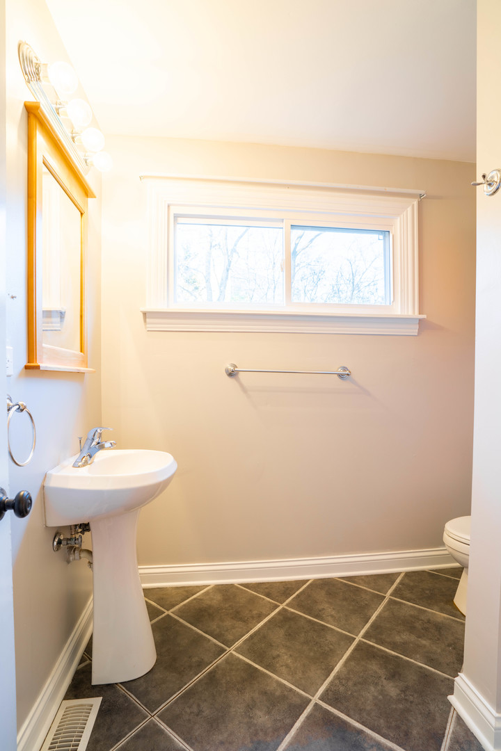 1392 W 52nd Place, La Grange Highlands, IL 60525