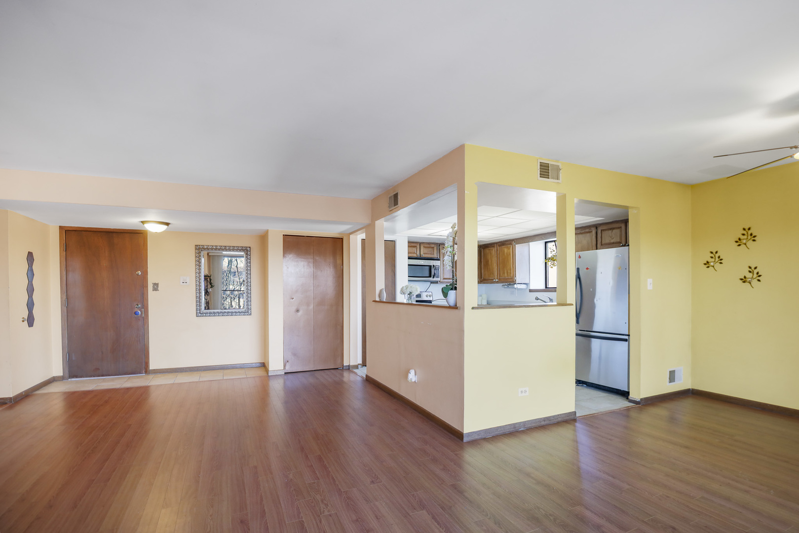 11133 East Road #E, Palos Hills, IL 60465