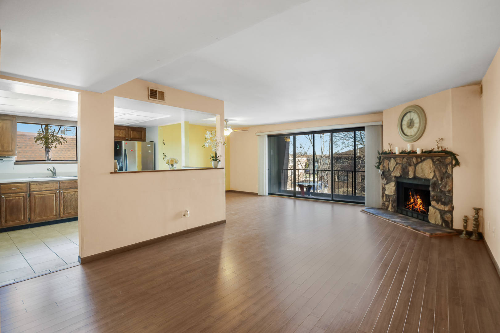 11133 East Road #E, Palos Hills, IL 60465